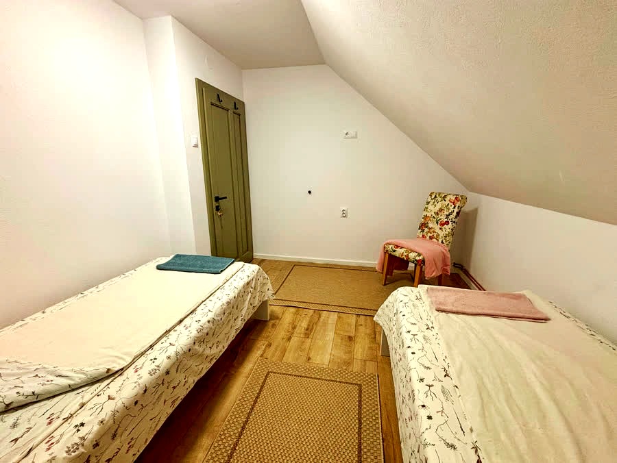 4. szoba – az ajtó felől