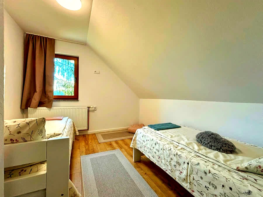 5. szoba – az ablak felé